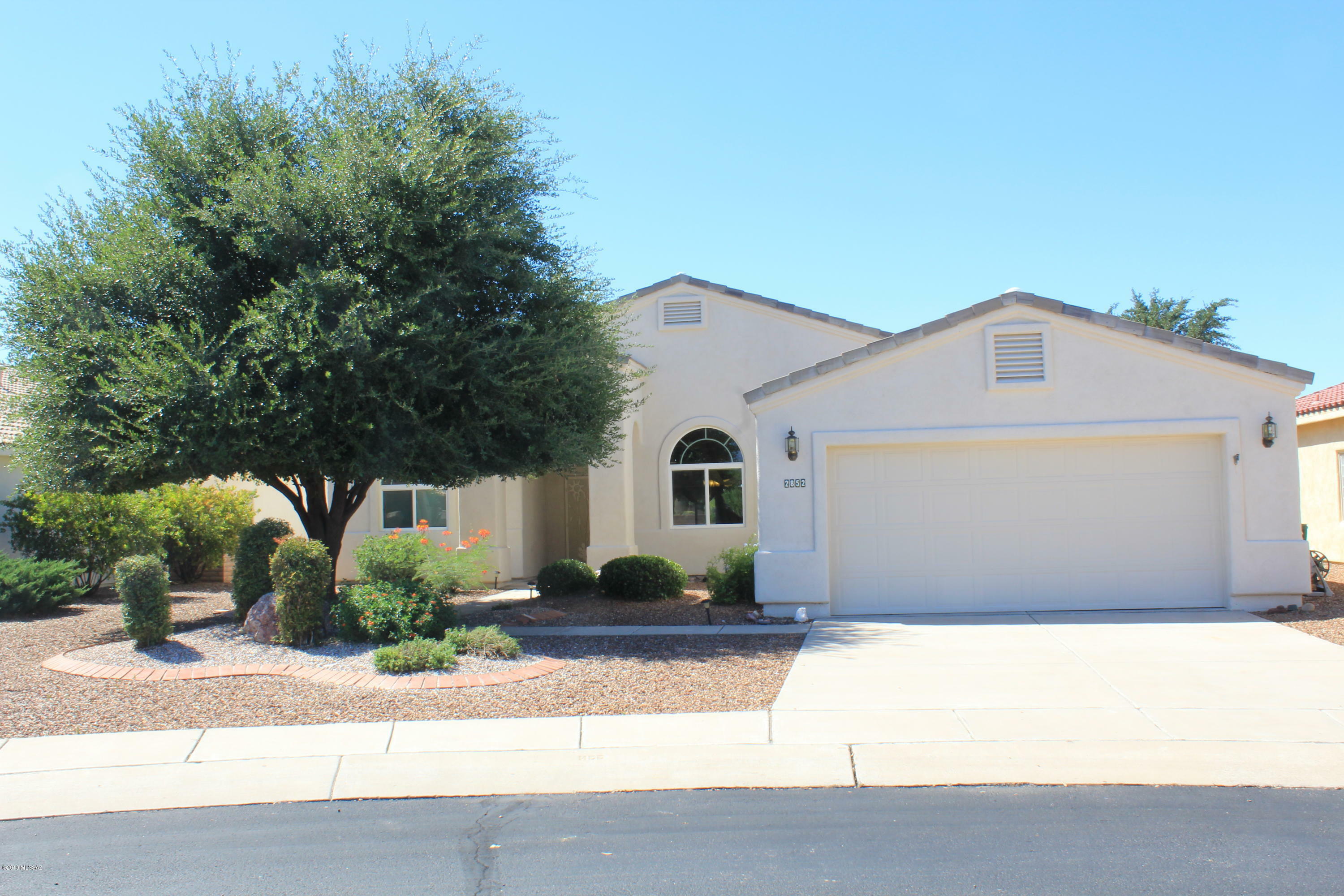 Property Photo:  2852 S Greenside Place  AZ 85614 