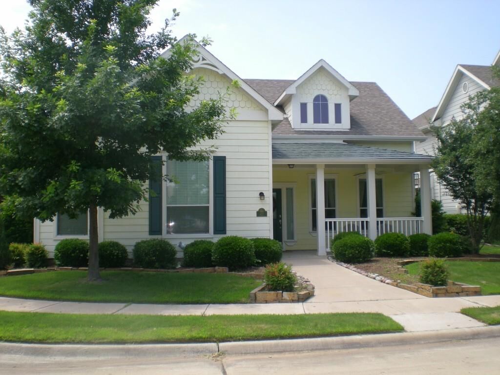 Property Photo:  827 Post Oak Place  TX 76227 