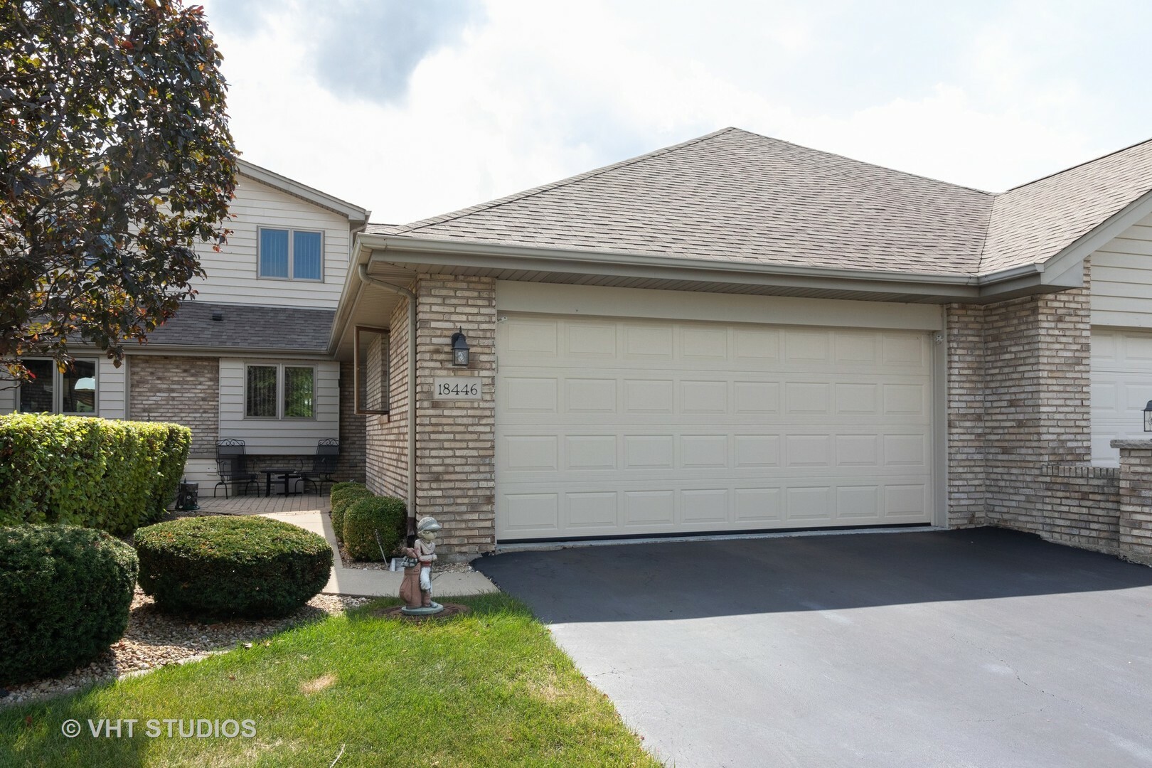 Property Photo:  18446 Lakeview Circle West  IL 60477 