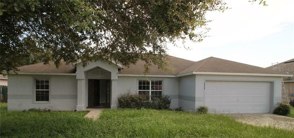 Property Photo:  1039 Bluegrass Drive  FL 34736 