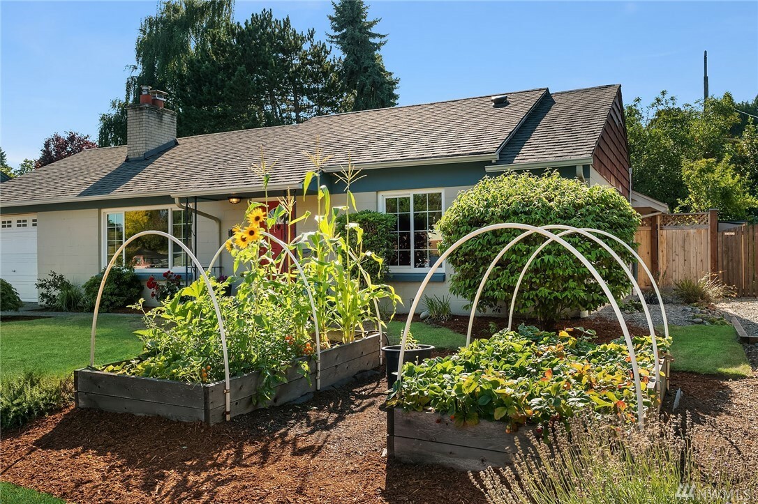 Property Photo: 10039 Dibble Ave NW WA 98177