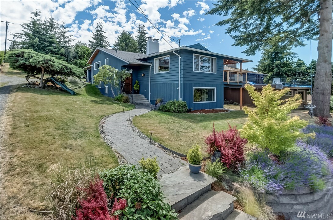 Property Photo: 1906 Whatcom St WA 98229
