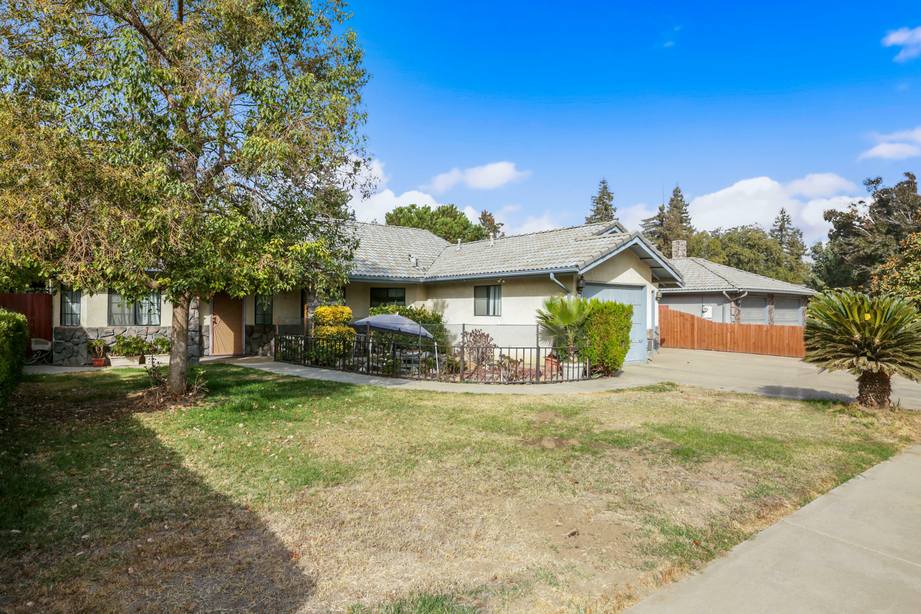 Property Photo:  65 Emerson Place  CA 93257 