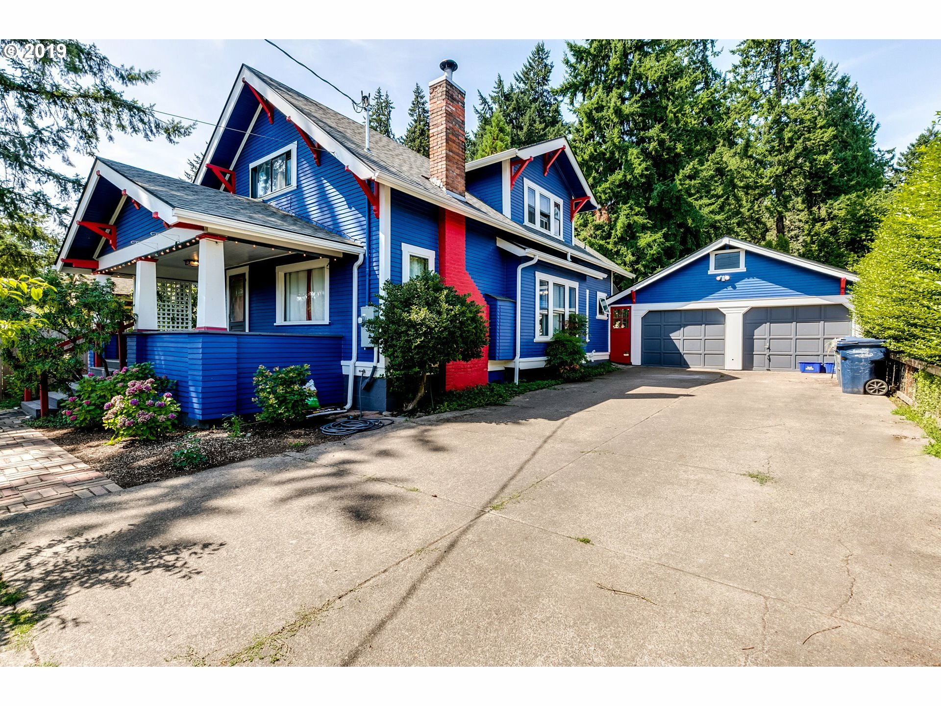 Property Photo: 1680 Augusta St OR 97403