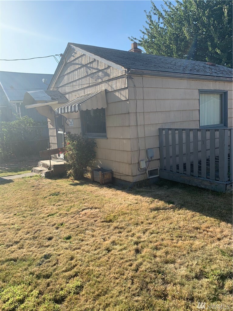 Property Photo:  720 S Southern St  WA 98108 