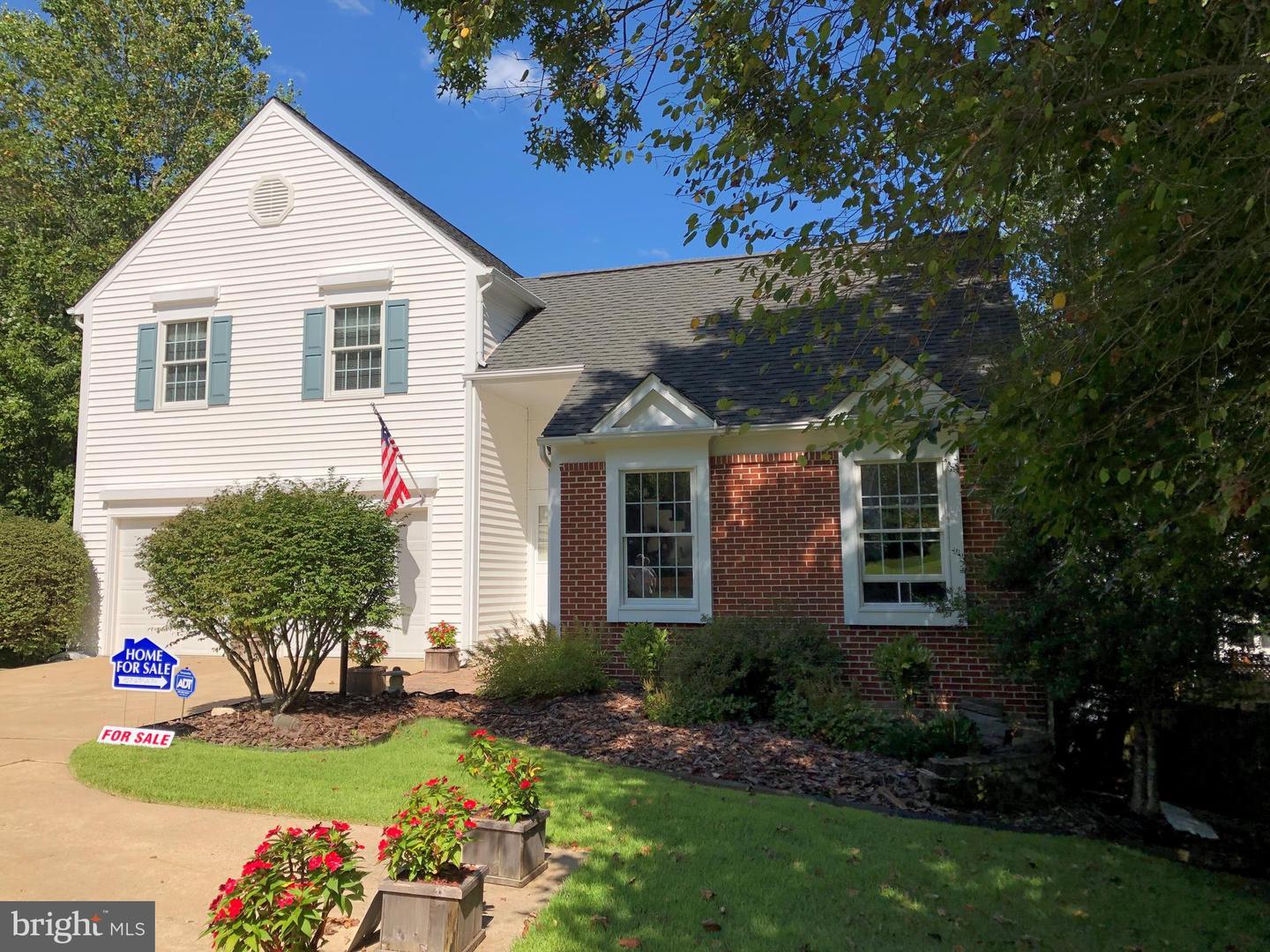 Property Photo: 12604 Knightsbridge Drive VA 22192