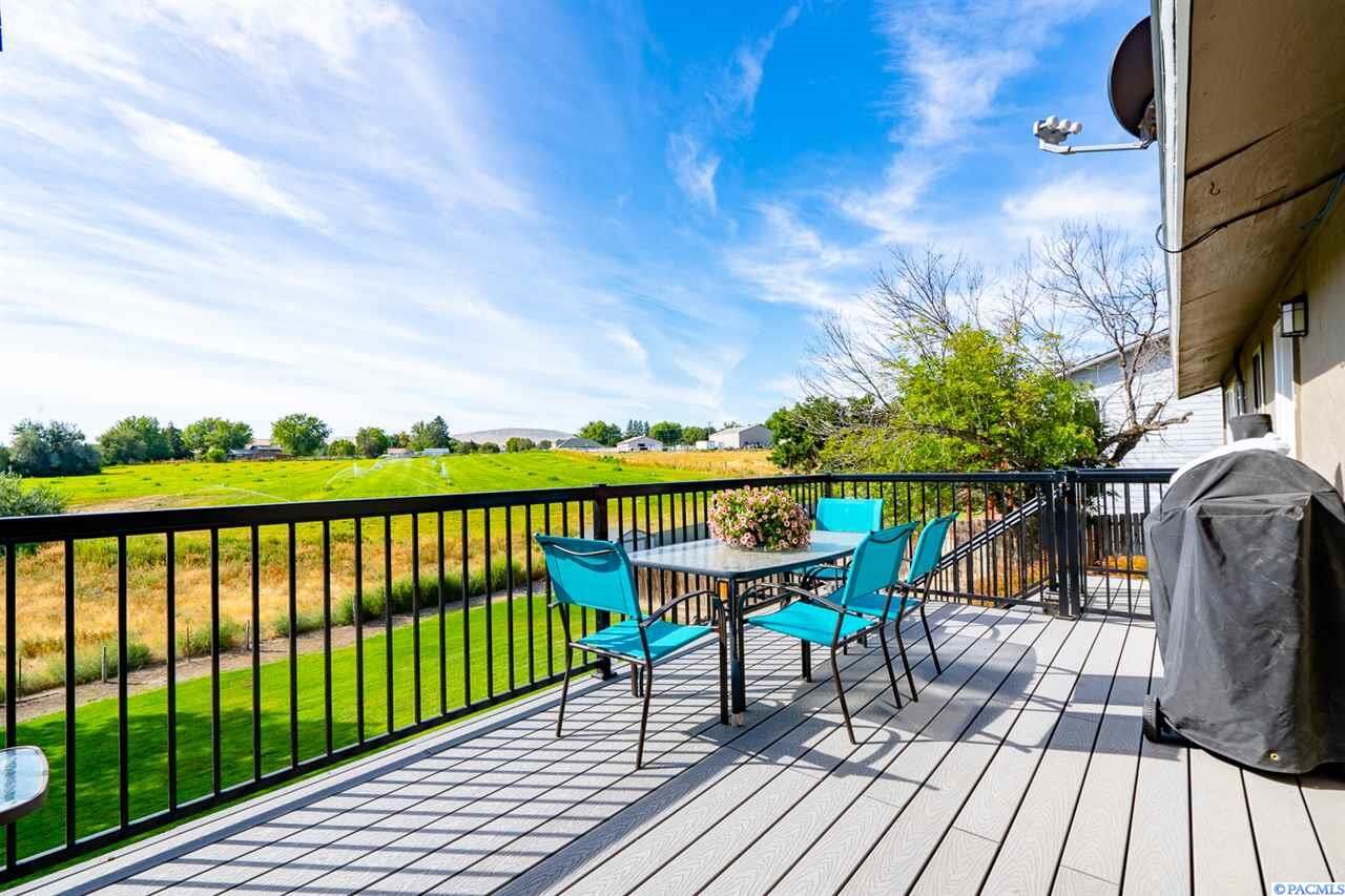 Property Photo:  20 E 36th Pl  WA 99337 