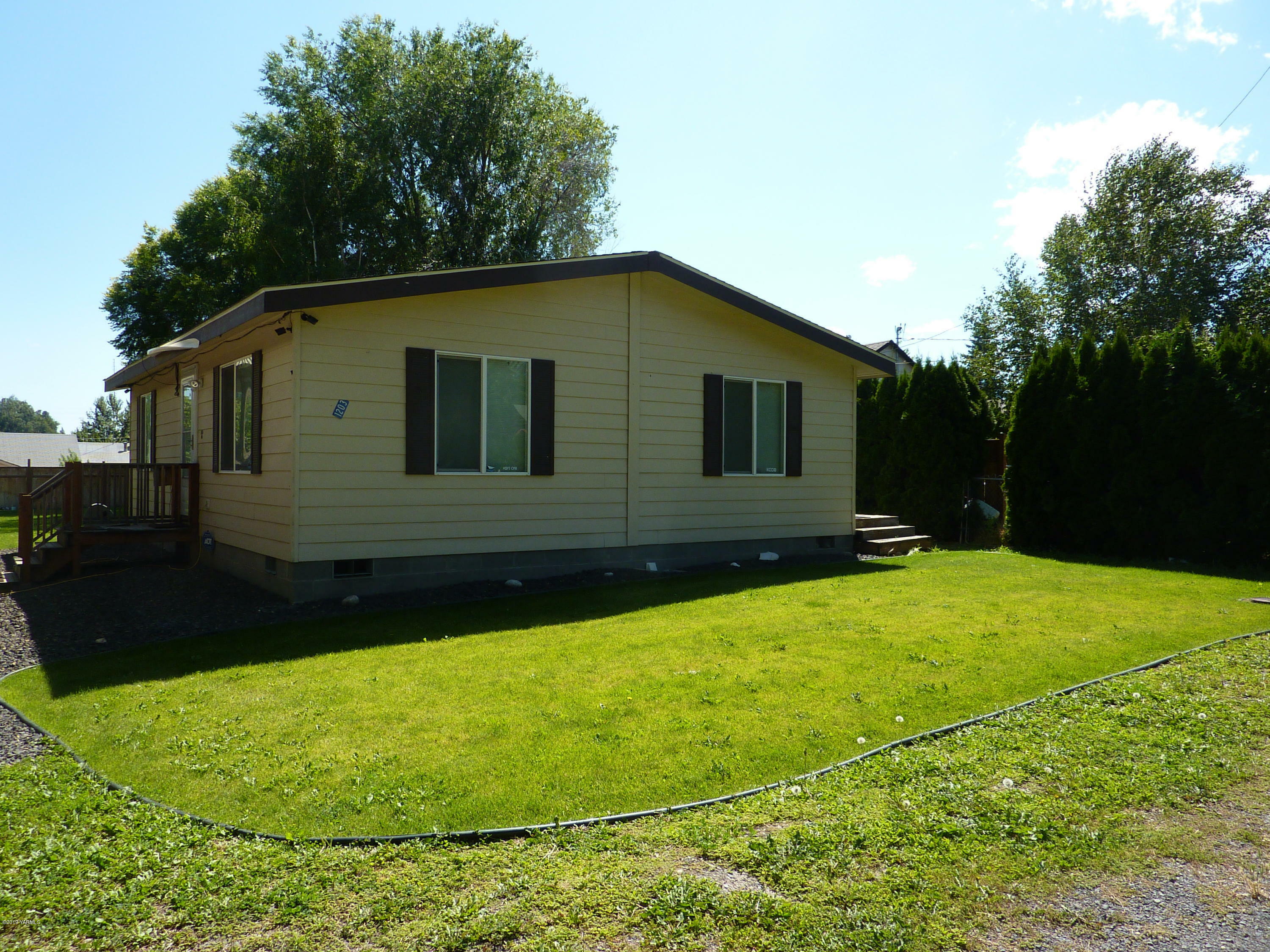 Property Photo: 1203 Arkansas Ave WA 98947