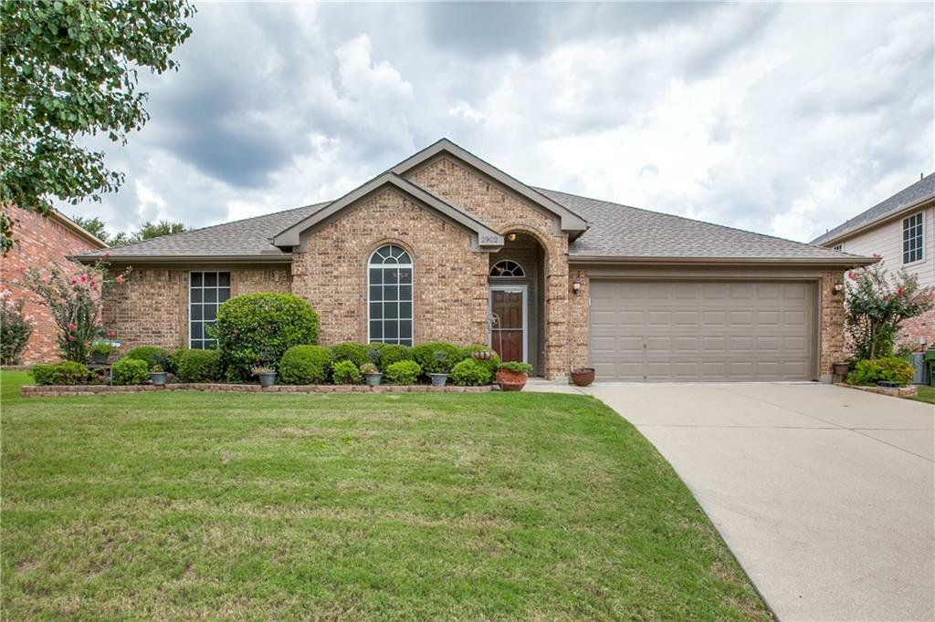 Property Photo:  2902 Rockford Court  TX 76063 