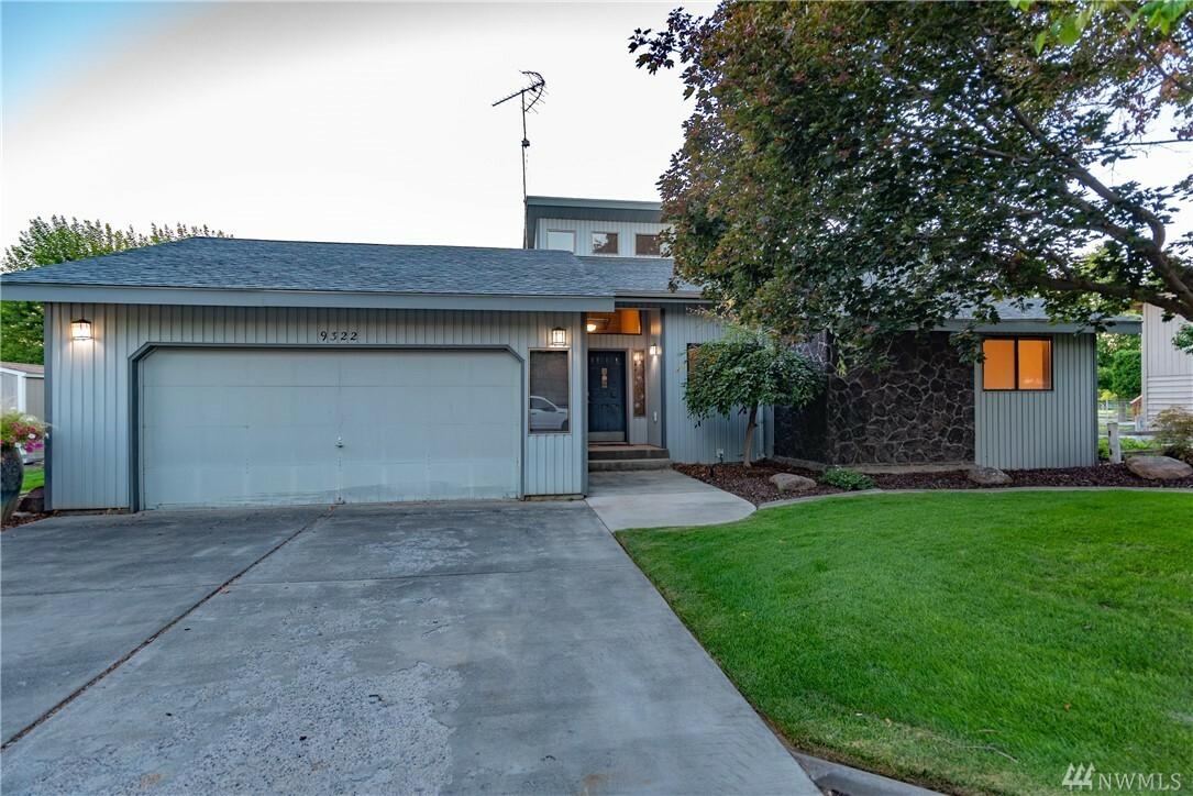 Property Photo:  9322 Benjamin Wy SE  WA 98837 