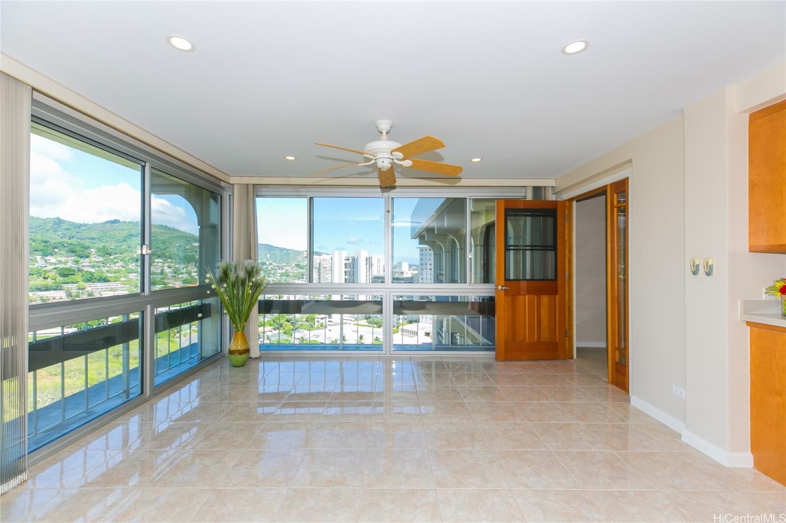 Property Photo:  1022 Prospect Street 1205A  HI 96822 
