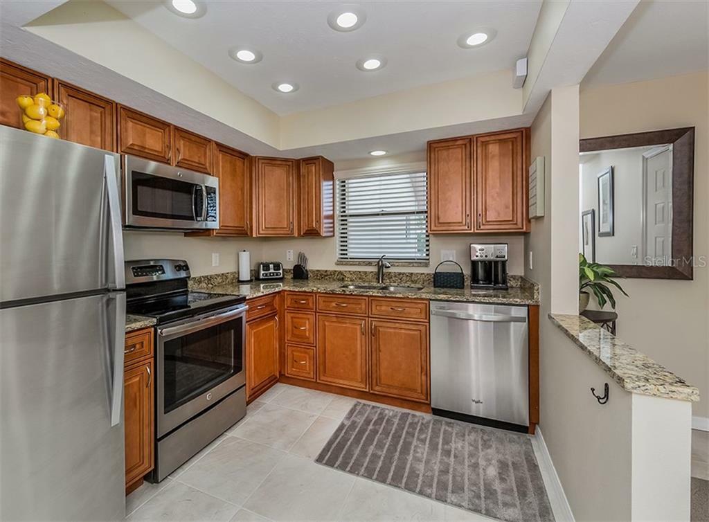 Property Photo: 1727 Lake Place 1727-D FL 34293