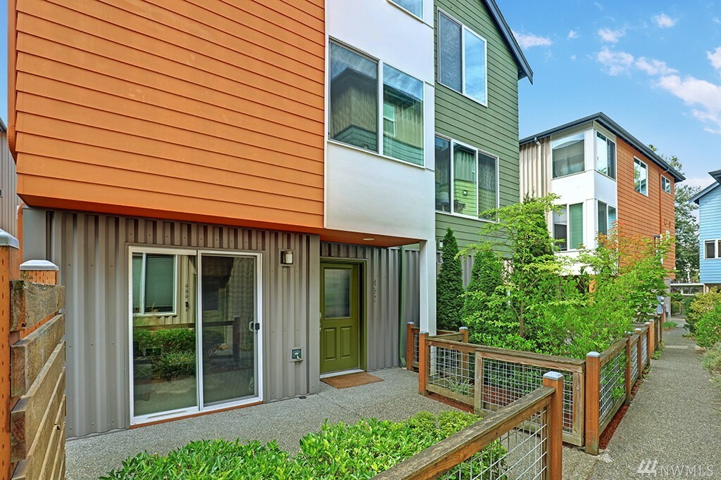 Property Photo: 452 N 130th St WA 98133