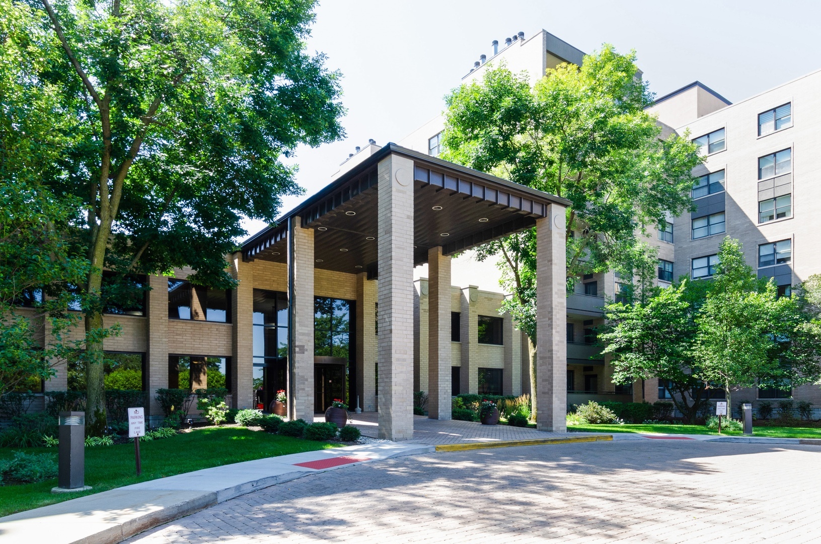 Property Photo:  4545 West Touhy Avenue 624W  IL 60712 