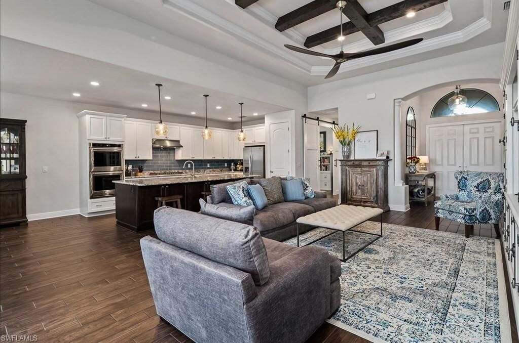 Property Photo:  10505 Valencia Lakes Dr  FL 34135 