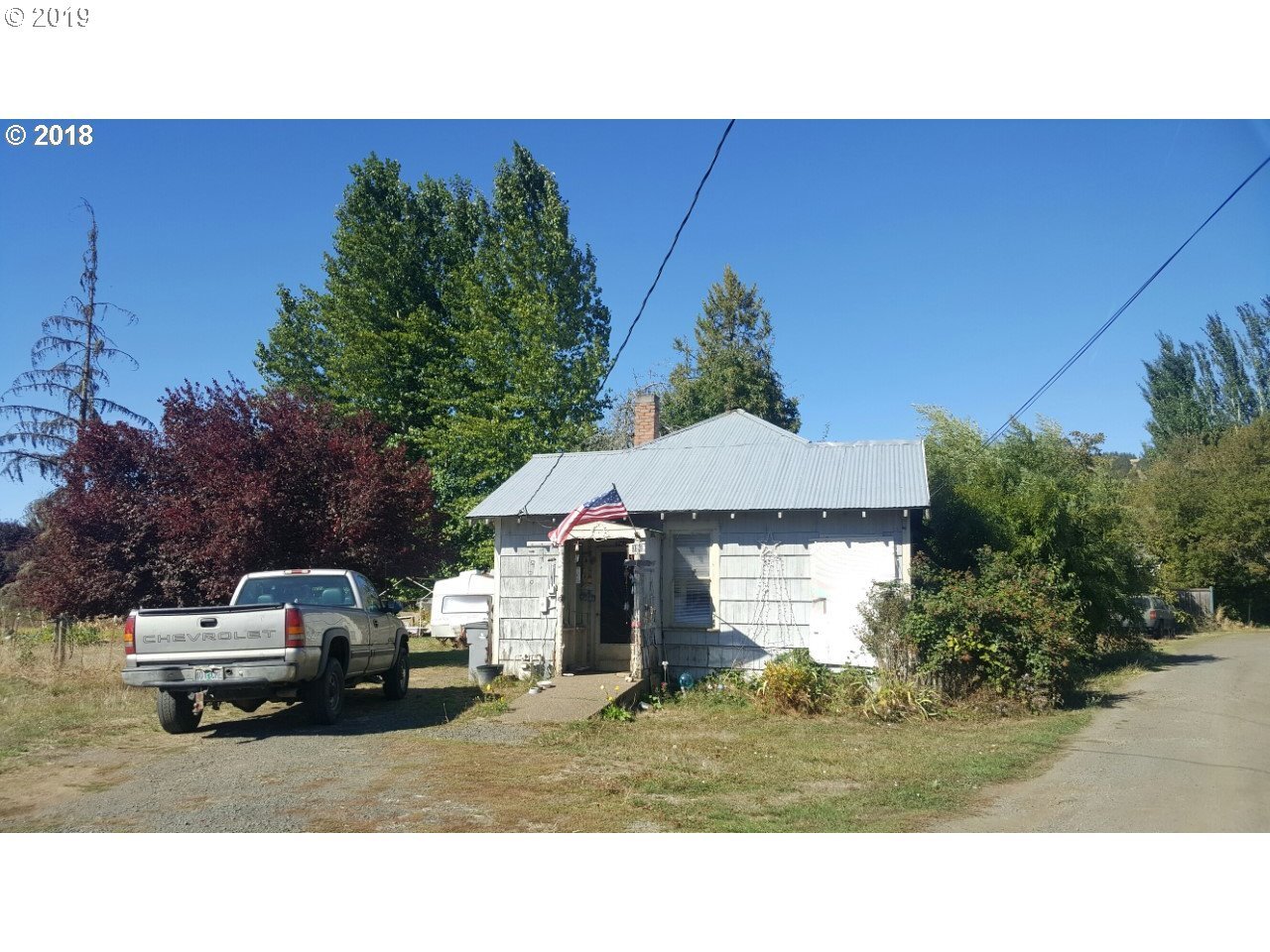 Property Photo:  350 NE Faulconer St  OR 97378 
