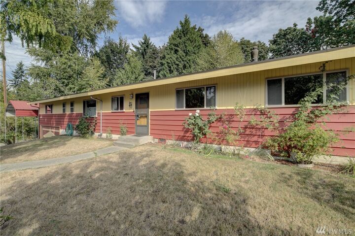 Property Photo: 2220 S Castle Wy WA 98036