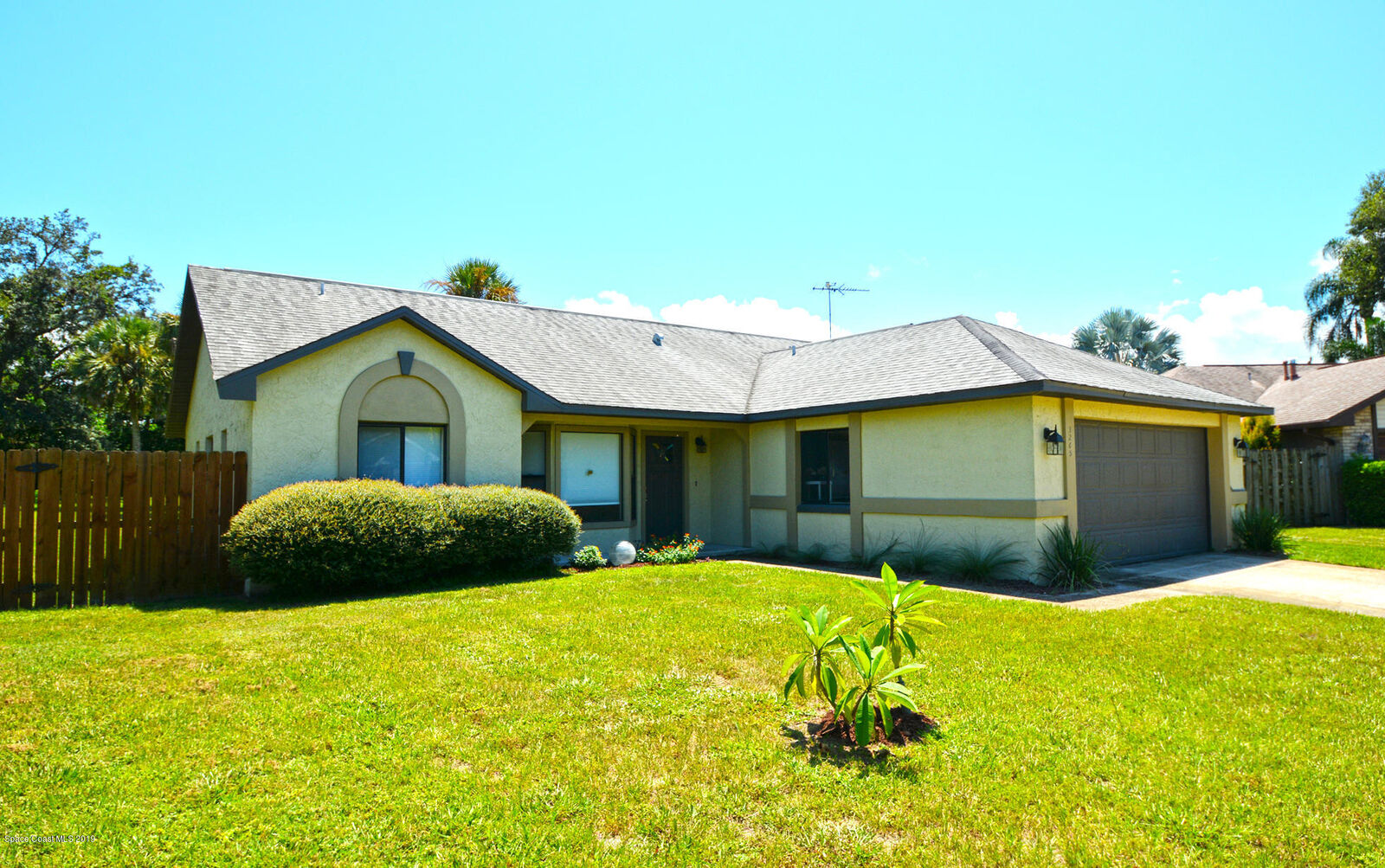 Property Photo:  3265 Greenbriar Court  FL 32796 