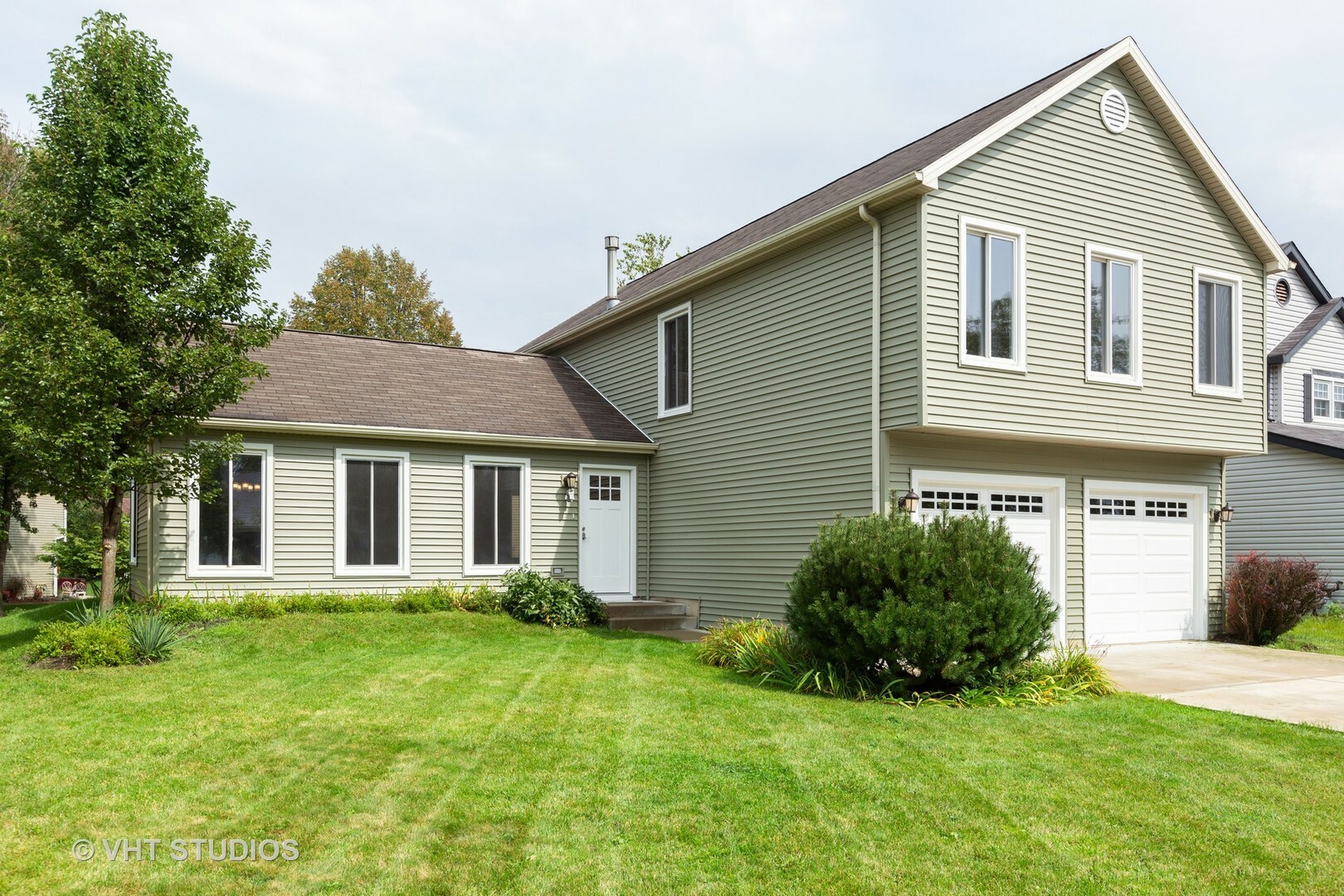 Property Photo: 1094 Bothwell Lane IL 60440