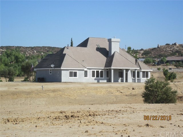 Property Photo:  41971 Jojoba Hills Circle  CA 92536 