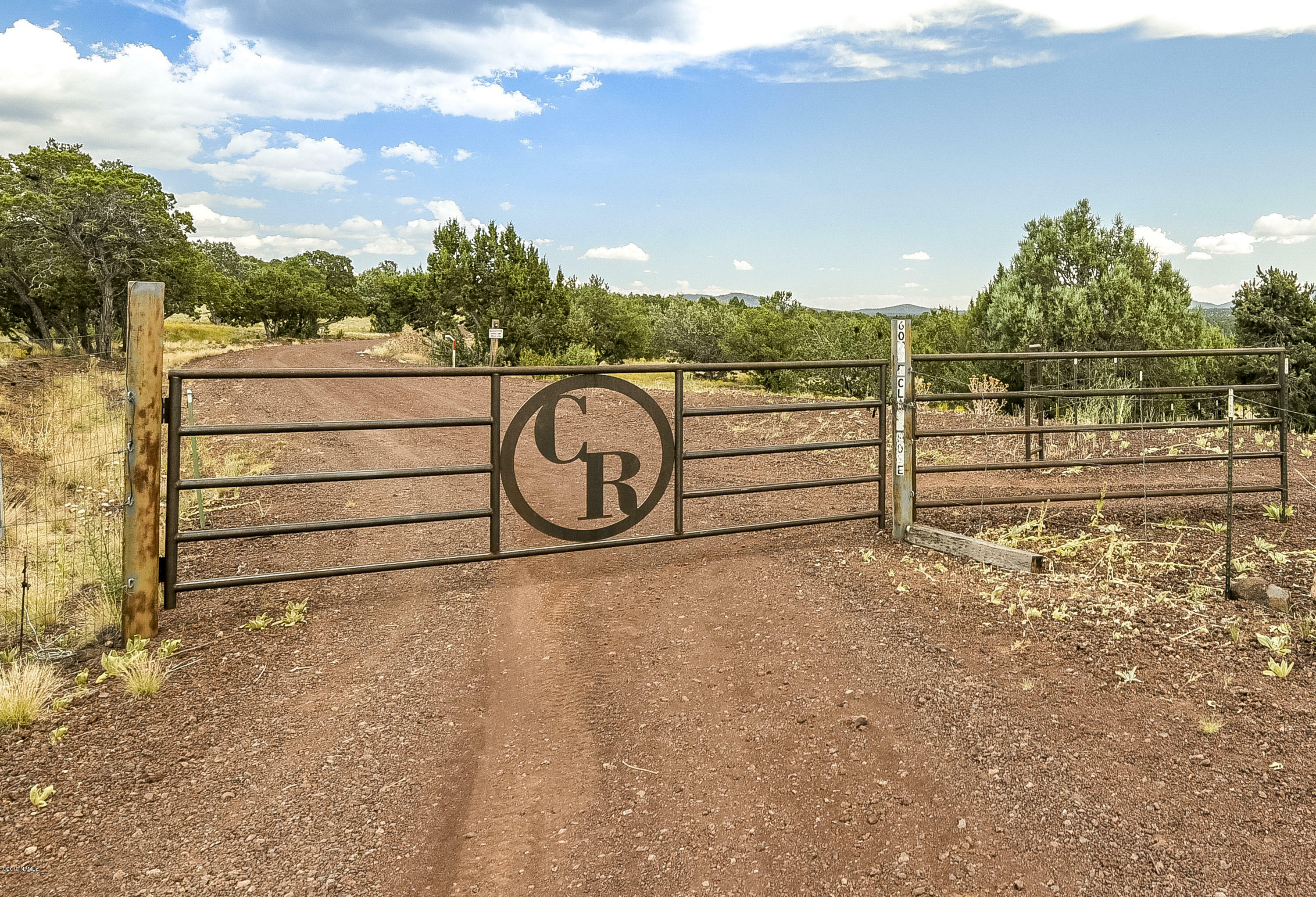 Property Photo:  6077 N Cliff Rose  AZ 86046 