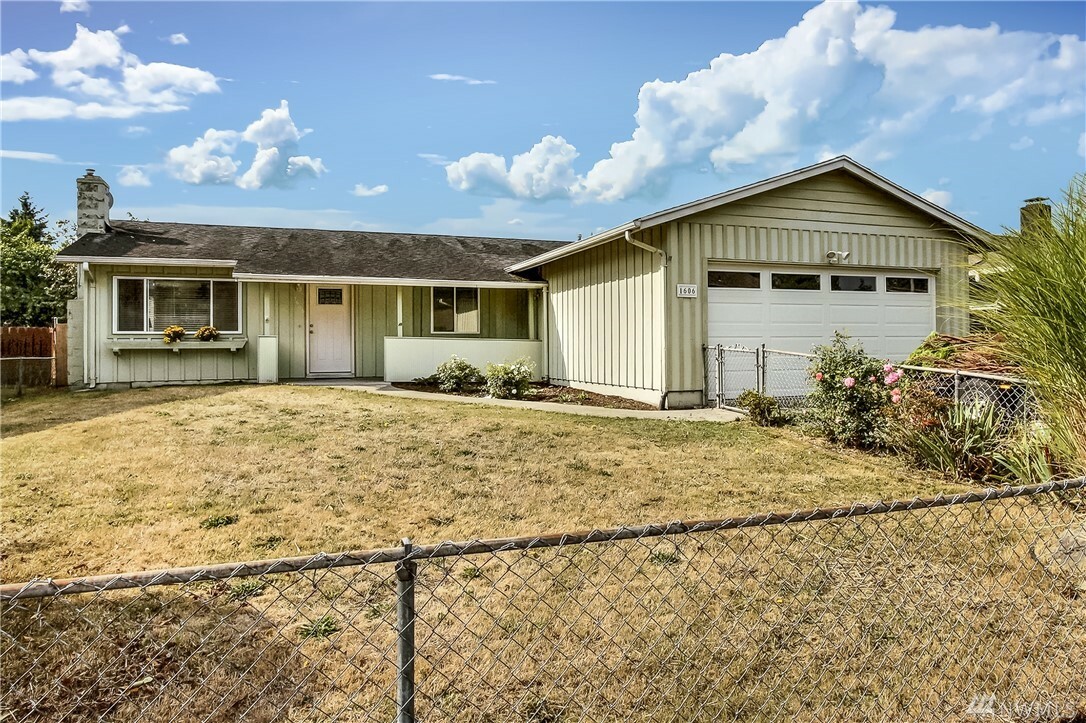Property Photo: 1606 21st St NE WA 98002
