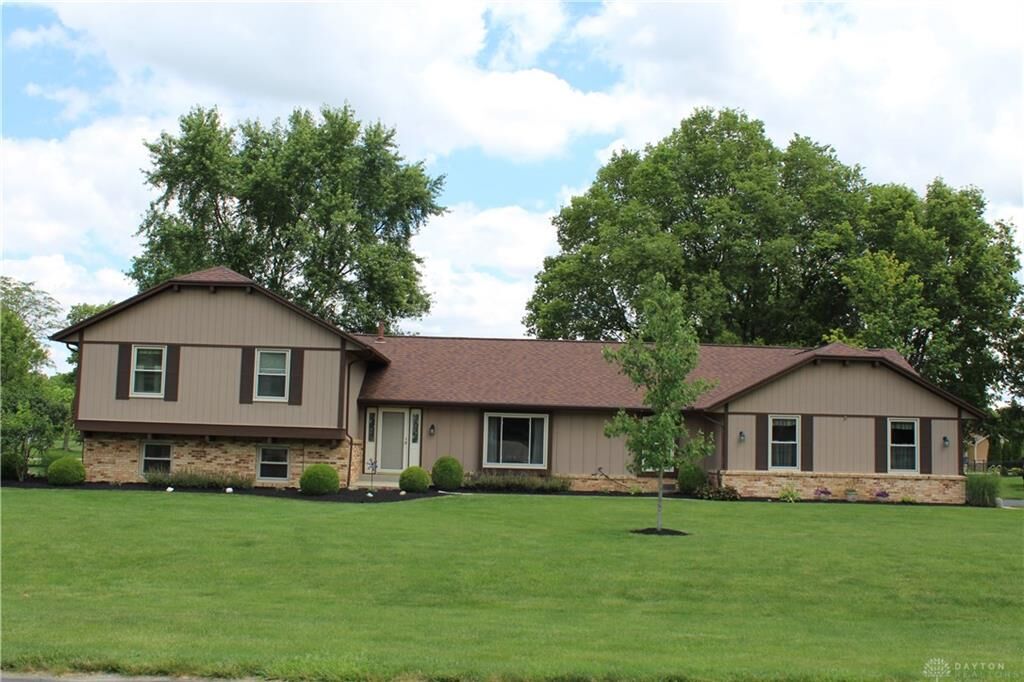 Property Photo: 625 Windmere Drive OH 45373