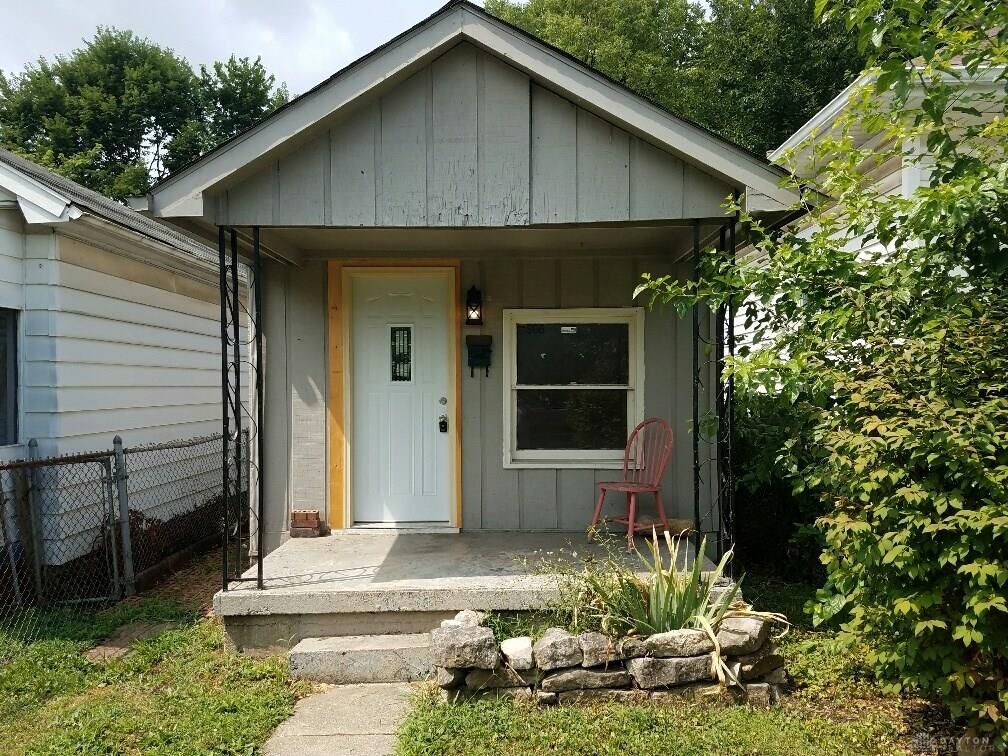 Property Photo: 906 Catalpa Drive OH 45042