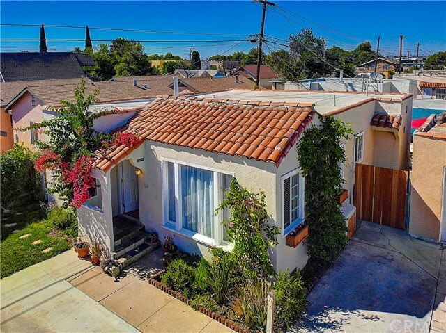Property Photo: 1501 E Walnut Way CA 90813