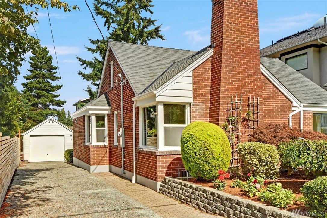 Property Photo: 3908 W Dravus St WA 98199