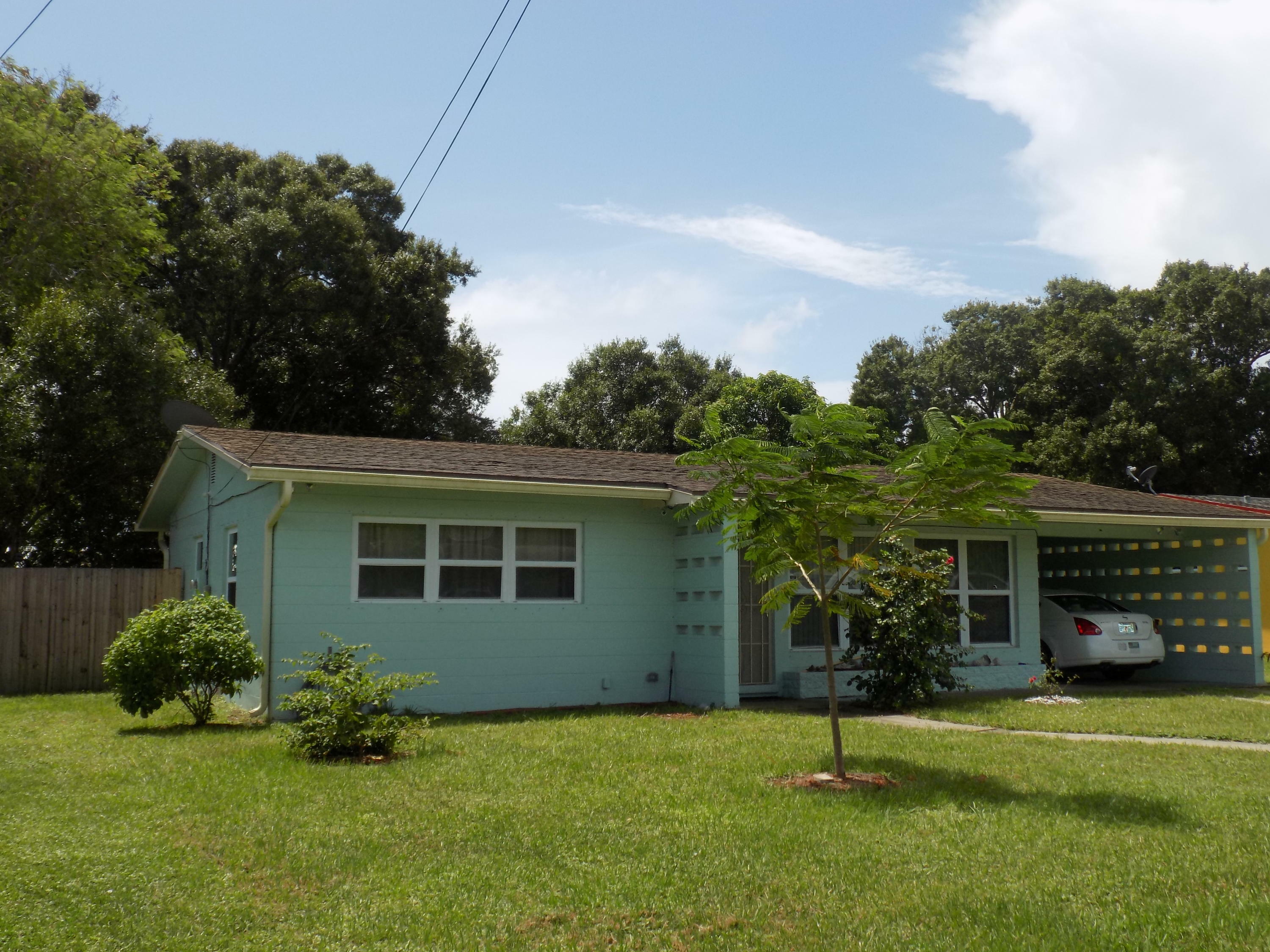 Property Photo:  1015 SW Antilles Avenue  FL 34982 