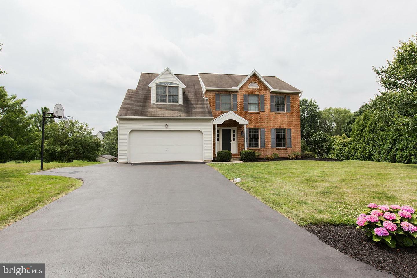 Property Photo: 230 Kingsbridge Drive PA 17543