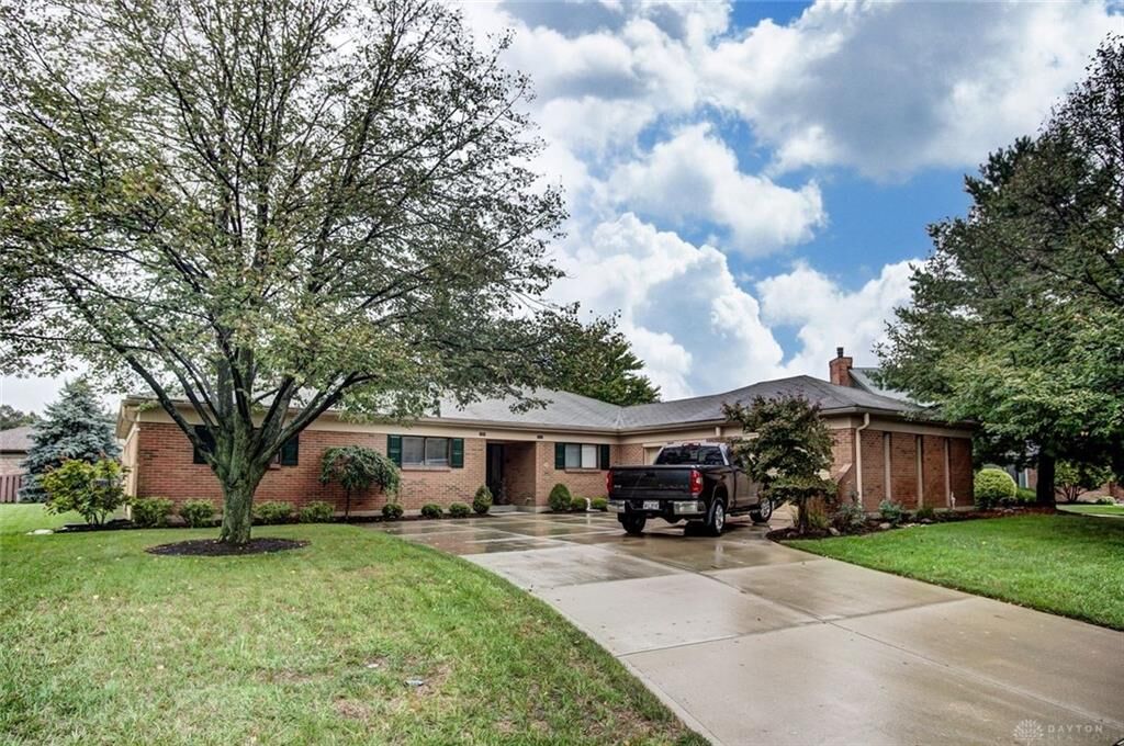 Property Photo:  1441 Cross Creek Circle  OH 45429