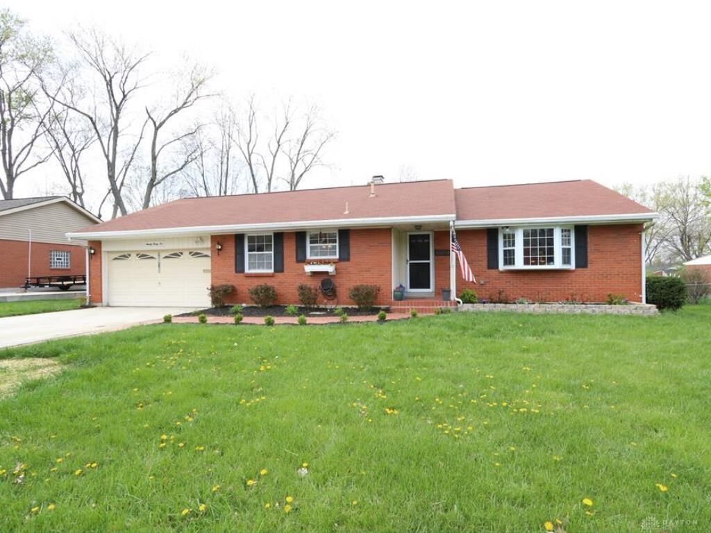 Property Photo: 2035 Hamlet Drive OH 45440