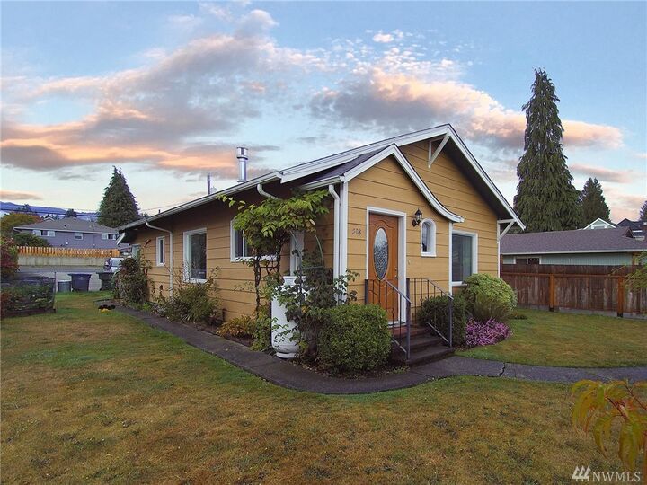 Property Photo: 218 W 12th St WA 98362