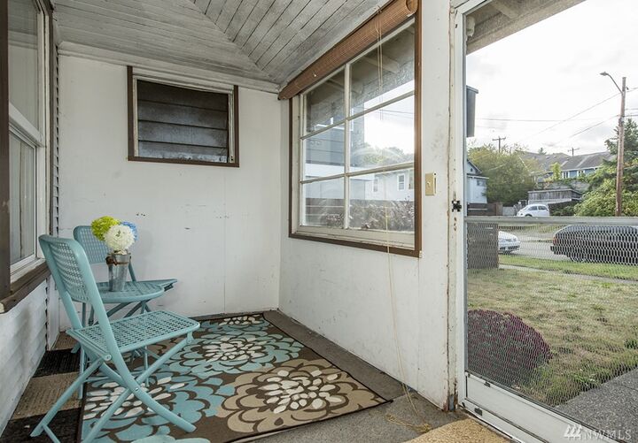 Property Photo:  910 SW Portland Street  WA 98106 