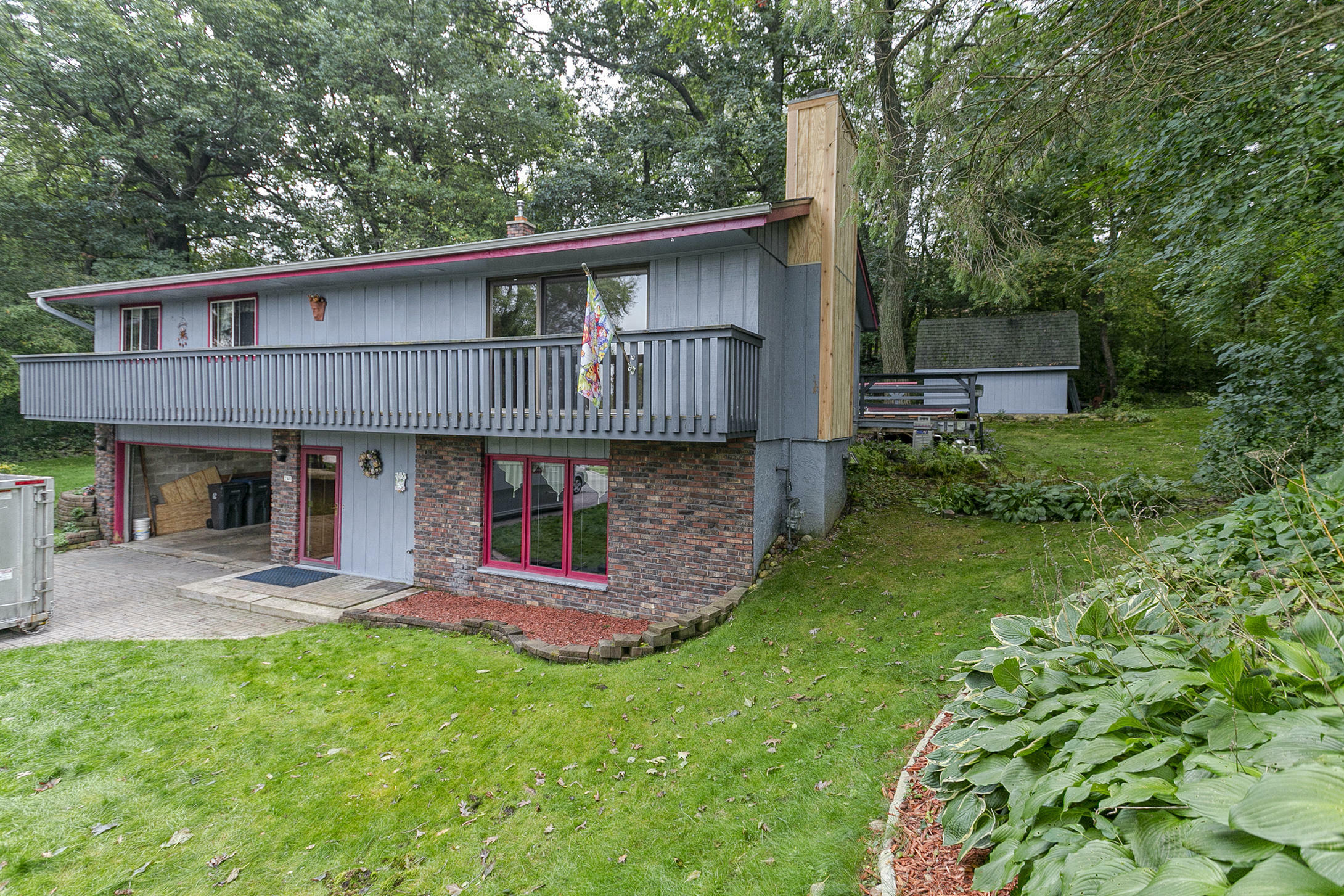 Property Photo:  740 Cardiff Ct  WI 53029 