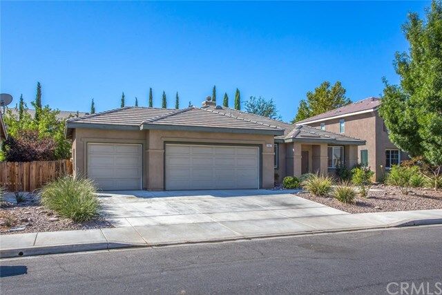 Property Photo: 13827 Woodpecker Road CA 92394