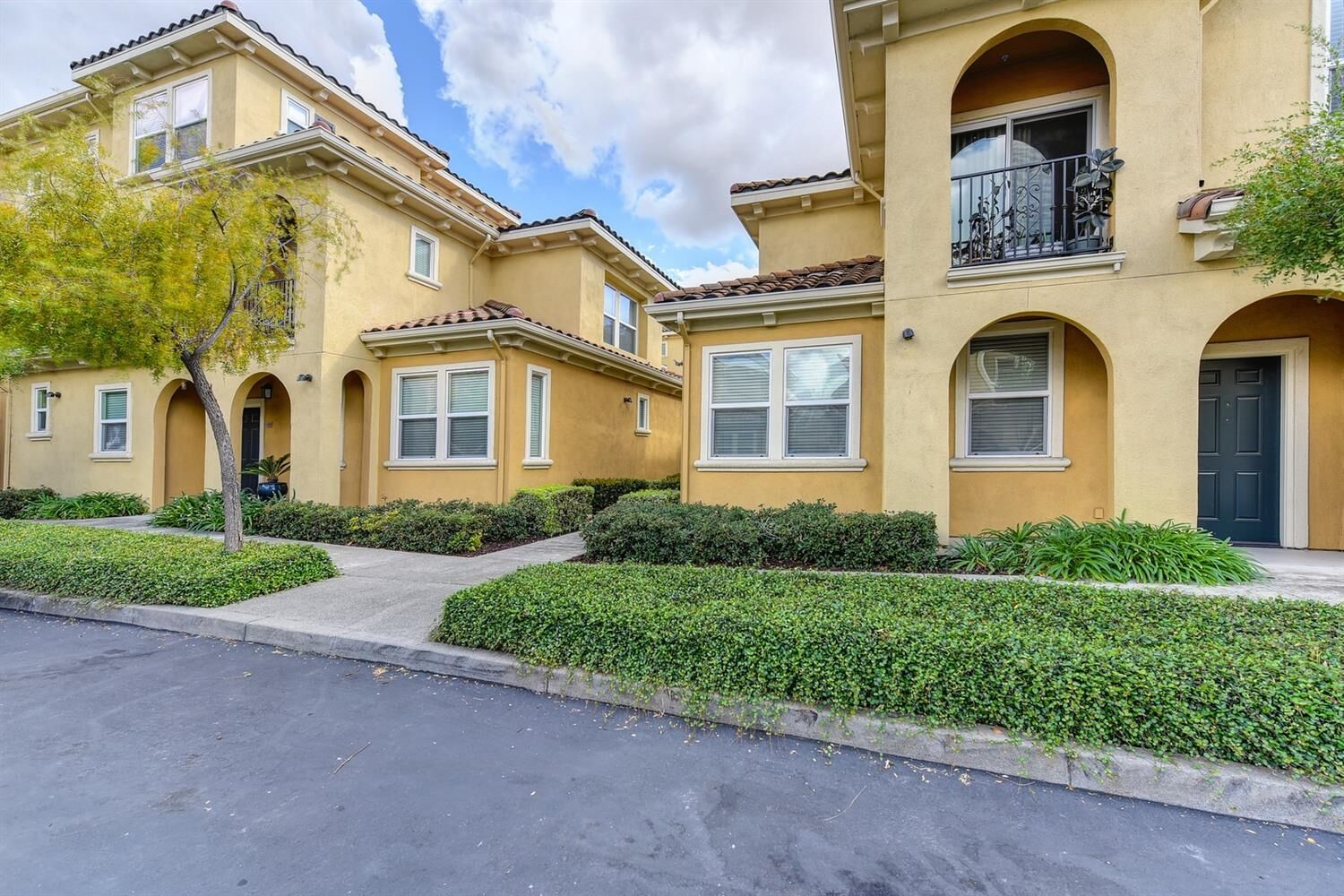 Property Photo: 4800 Westlake Parkway 1104 CA 95835