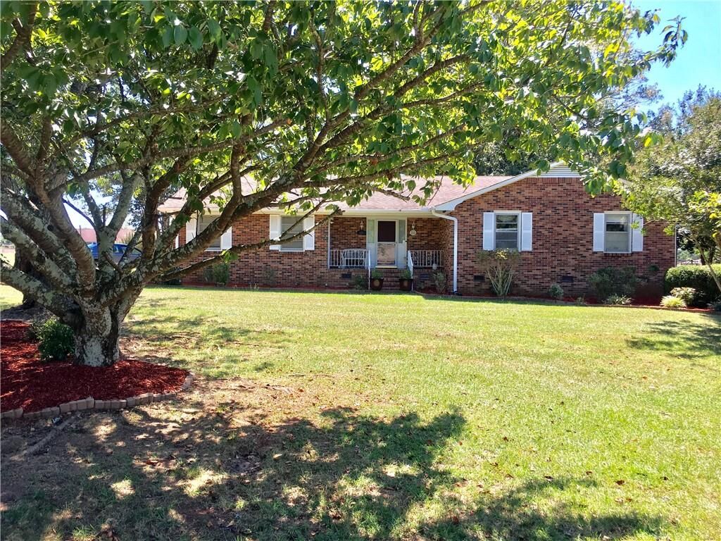 Property Photo:  211 Greenland Road  SC 29626 