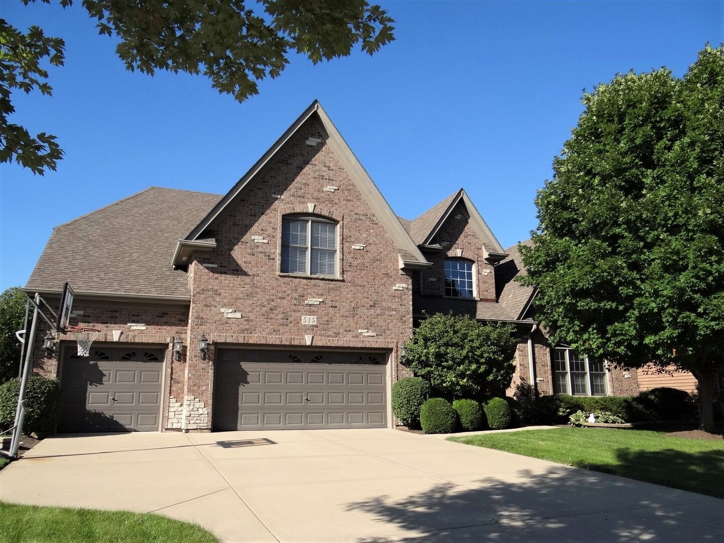 Property Photo:  515 Eagle Brook Lane  IL 60565 