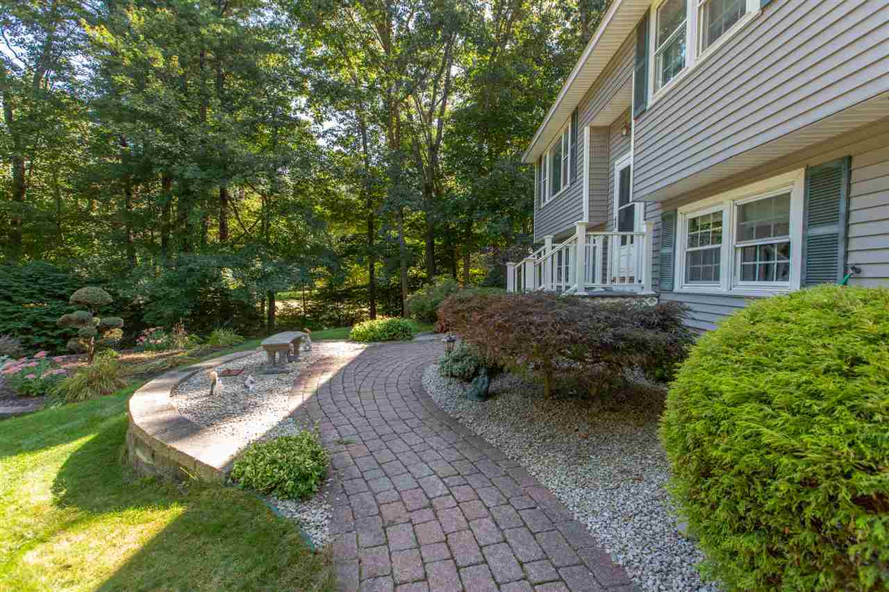 Property Photo:  4 Currier Drive  NH 03053 