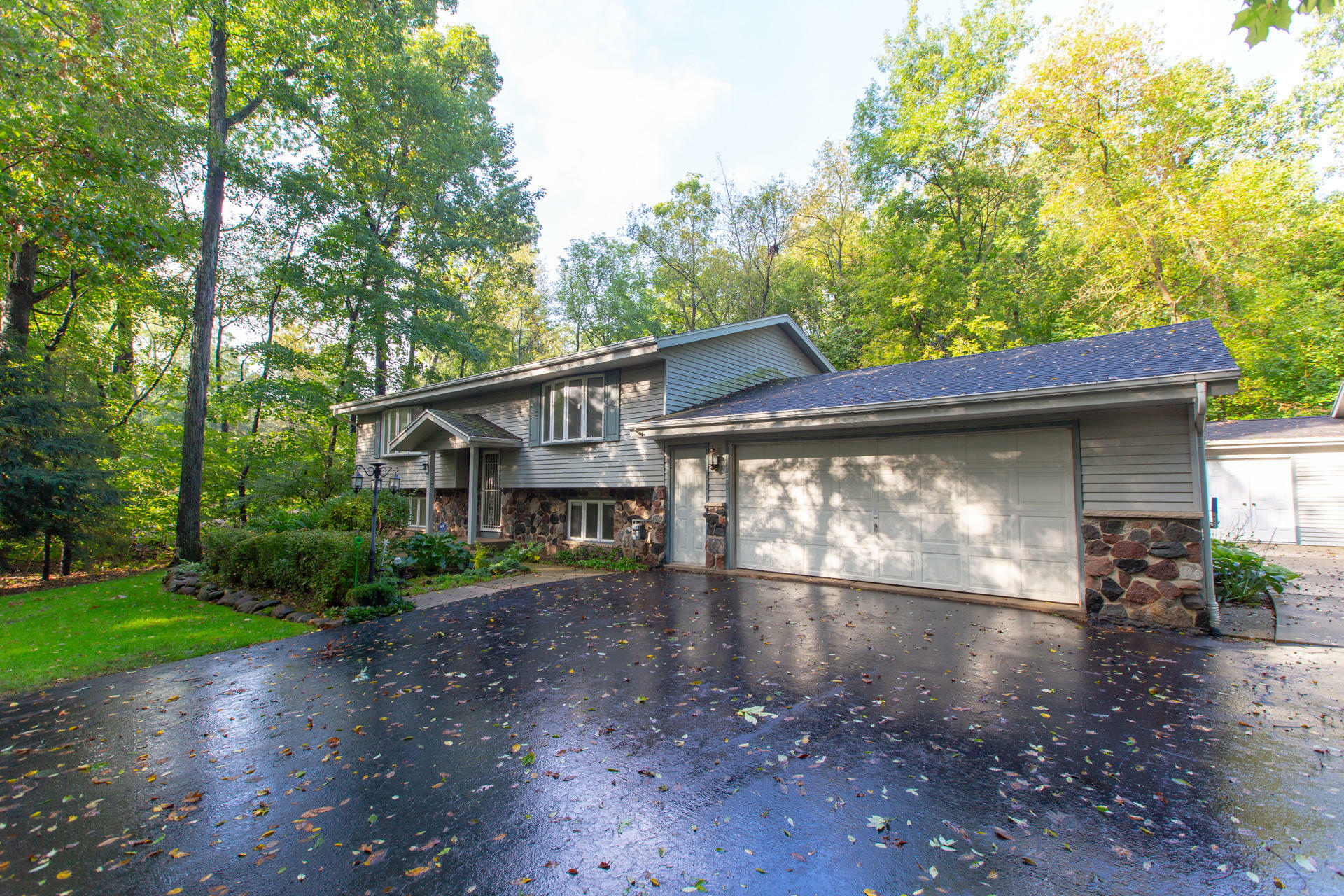 Property Photo: 1435 Genesee St WI 53018
