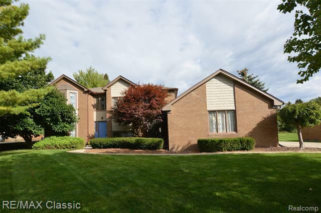 Property Photo:  46328 N Valley Drive  MI 48167 