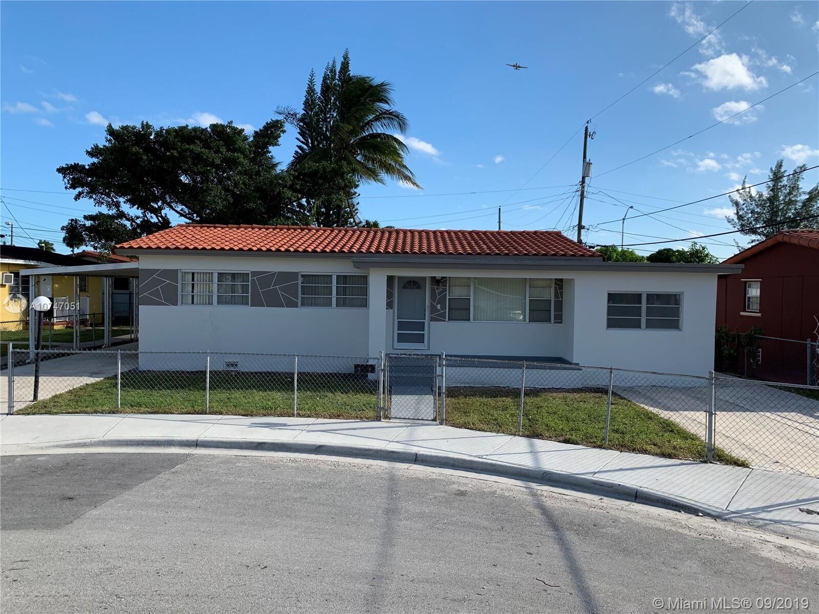 Property Photo: 984 SE 1st St FL 33010