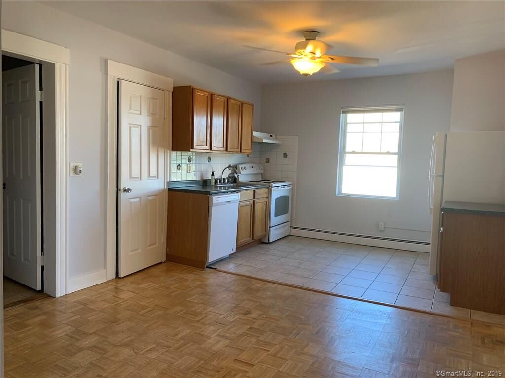 Property Photo:  98 Orland Street 3R  CT 06605 