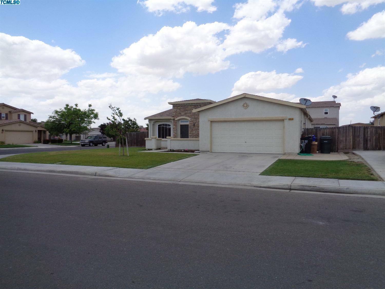 Property Photo:  2016 Vernal Avenue  CA 93212 