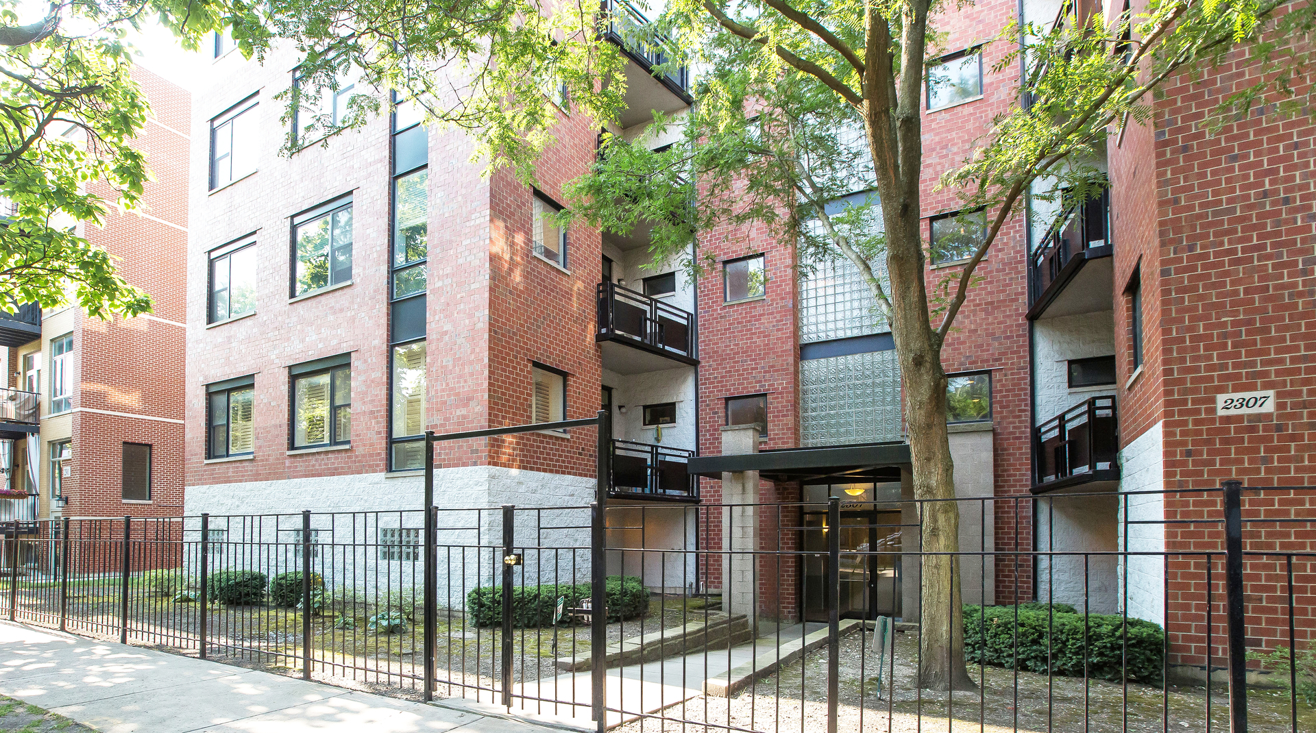 Property Photo:  2307 West Wolfram Street 214  IL 60618 