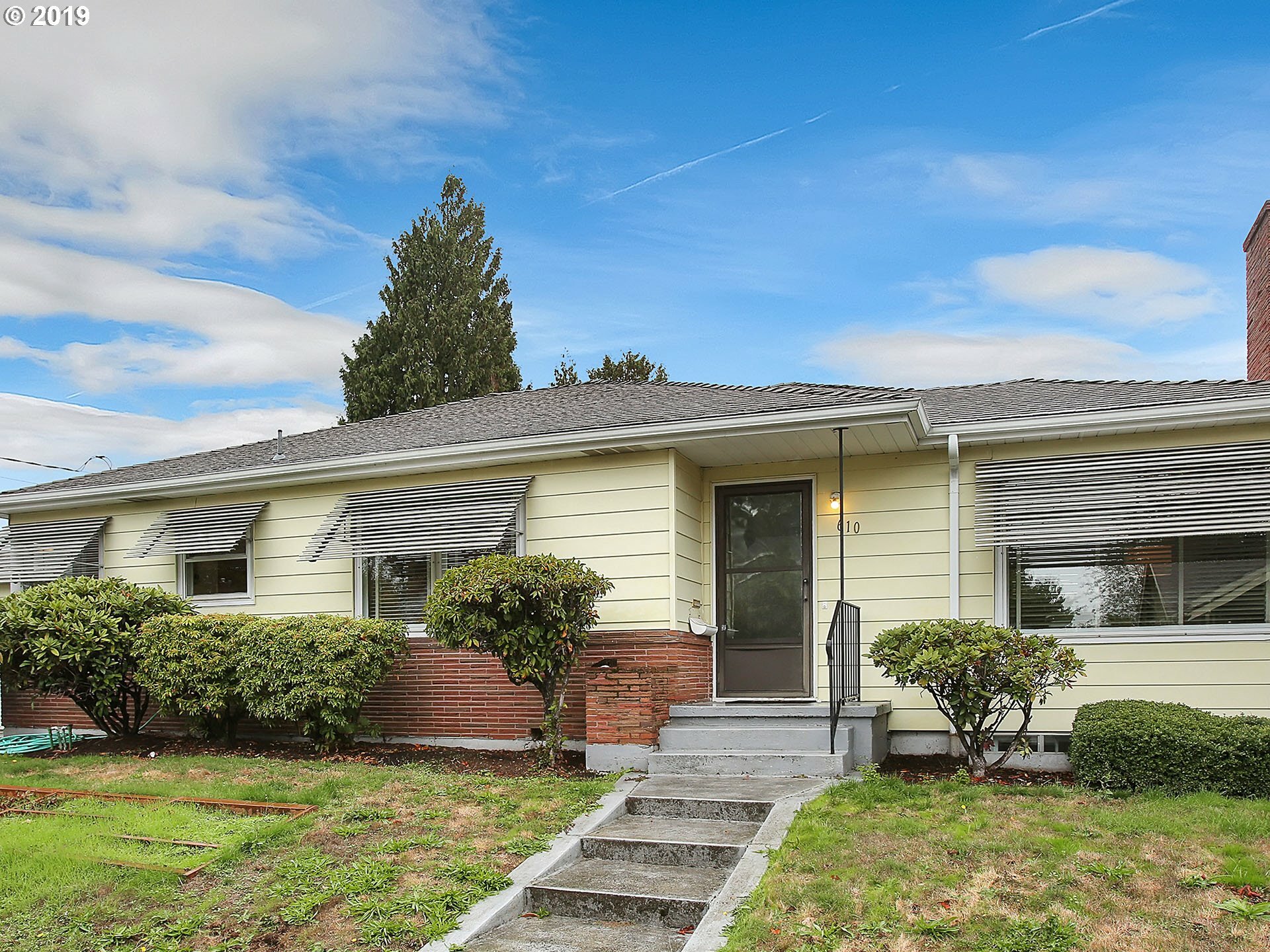 Property Photo: 610 NE 70th Ave OR 97213