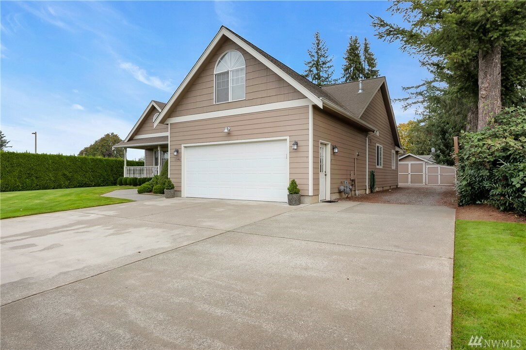 Property Photo:  1346 Pine St  WA 98264 